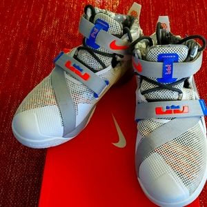Nike Lebron Soldier IX